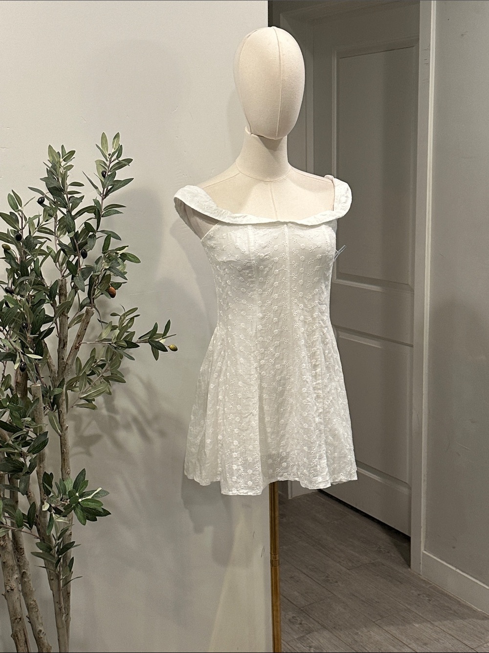 Princess Polly Rosebud Broderie Off the Shoulder Minidress NWT - Picture 7 of 11